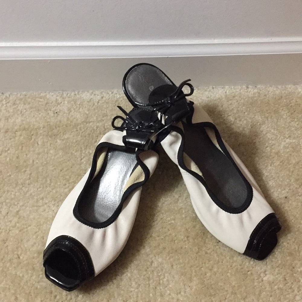NWOT Chocolat Blu leather 2” heel Sz 8